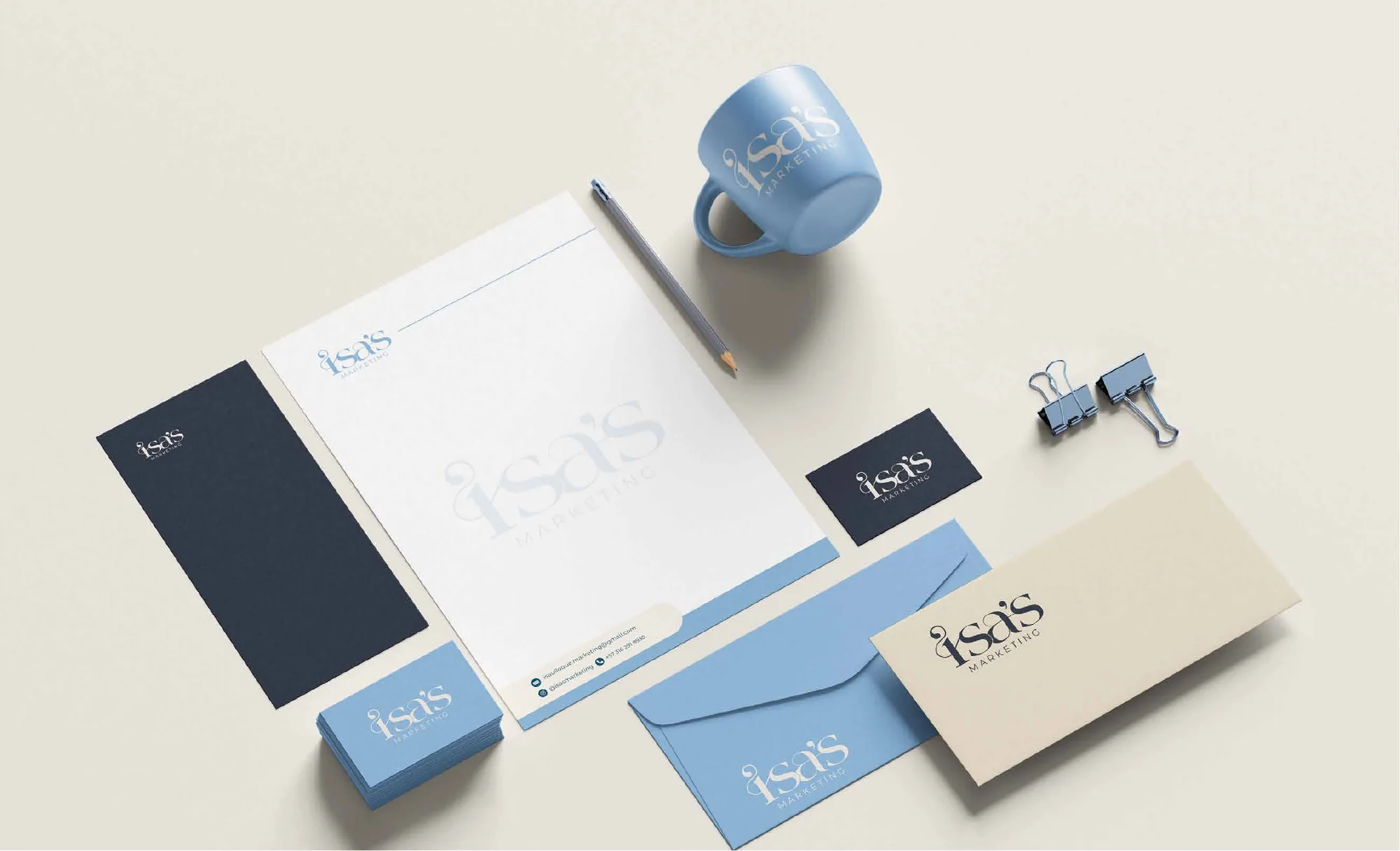 Papelería de Isa's Marketing: hoja membreteada, tarjetas, sobres y taza con el logo
