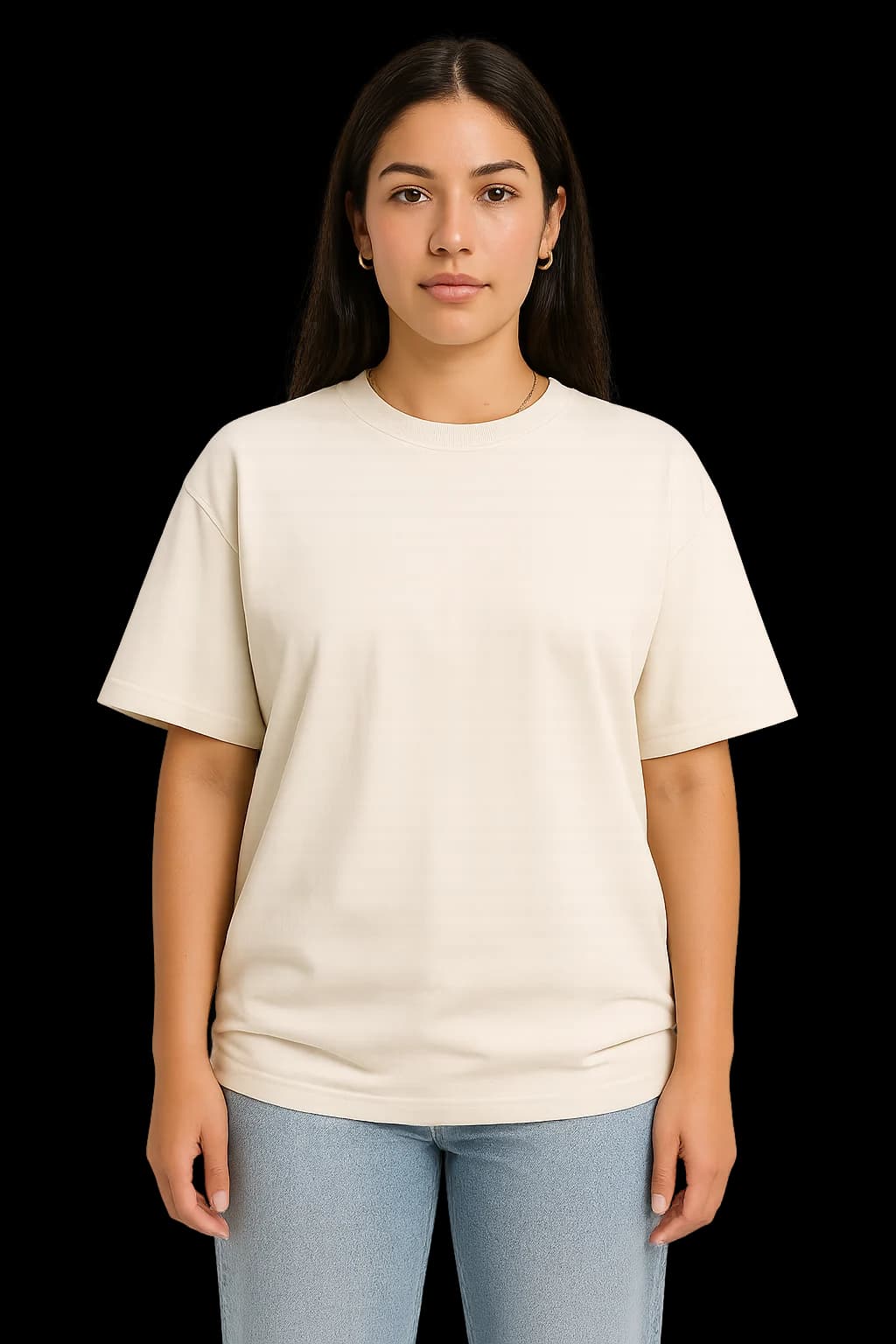 Una modelo con la camiseta oversize ISASCLUB en Blanco
